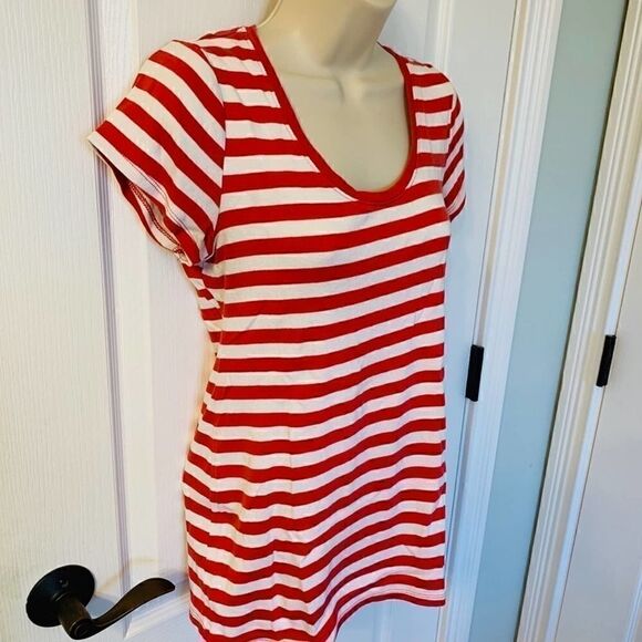 Motherhood Maternity Coral & White Striped Top! ❤️ - Picture 2 of 2